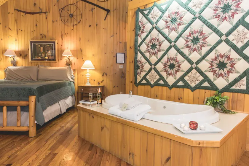 Deerfield Honeymoon Cottage à Autumn Ridge - Image 1