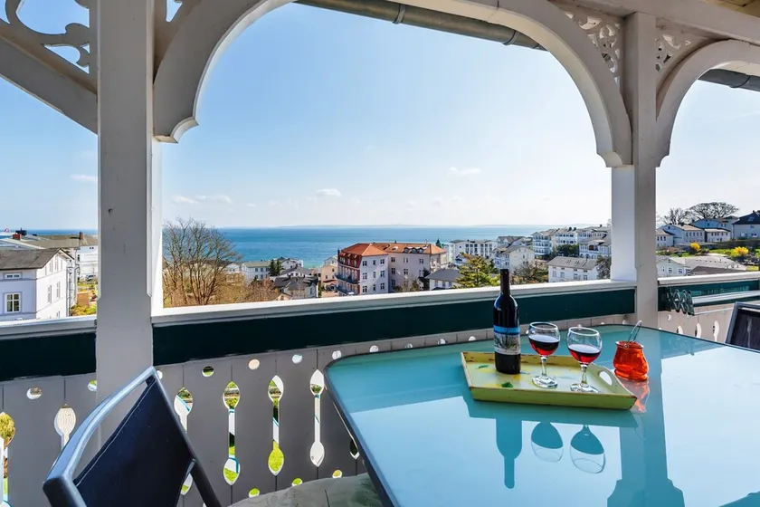 Apartamento de férias \"Villa Bella Vista - Meerblick 3\" com Vista para o Mar, Varanda & Wi-Fi - Image 1