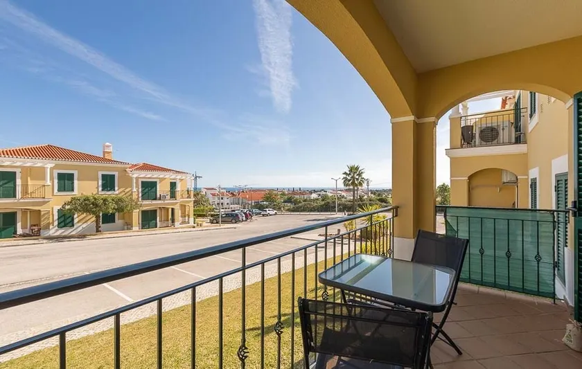 Bel appartement dans un endroit calme avec vue sur la mer - Image 1