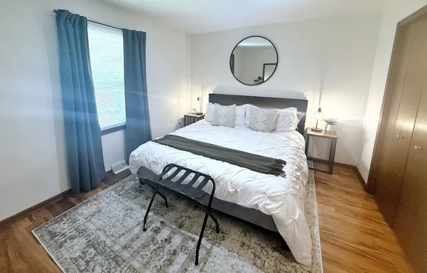 Updated 2BR Gem: Near Downtown, Eastown, and EGR! - Image 1