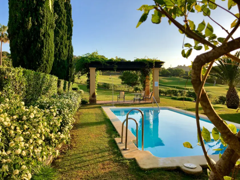 Prima linea di golf. Casa ampia e tranquilla a Sotogrande. Posizione straordinaria - Image 1