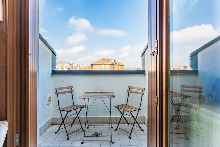 GuestHost - Cozy Studio With Parking 5 min walk from the bus stop - Image 1