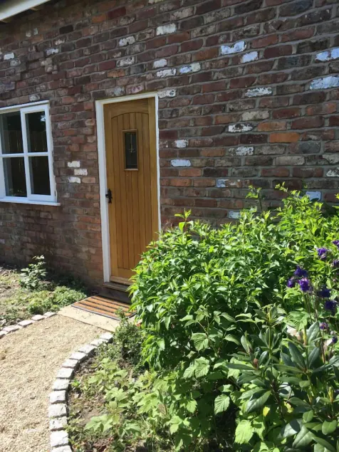 Superb Self contained 2 bedroom apartment - Image 1