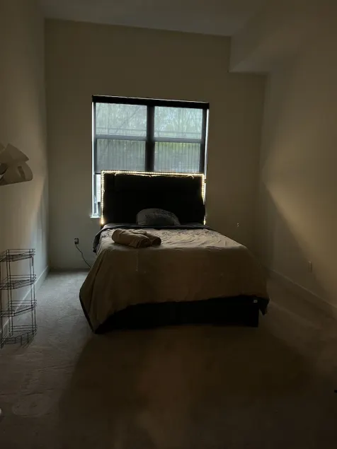 Cozy fully loaded 1 bdroom w / pool view 5 mins from Lenox mall - Image 1