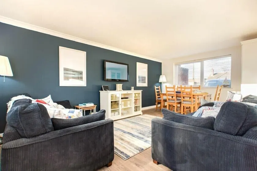 STONES THROW, pet friendly, country holiday cottage in Beadnell - Image 1