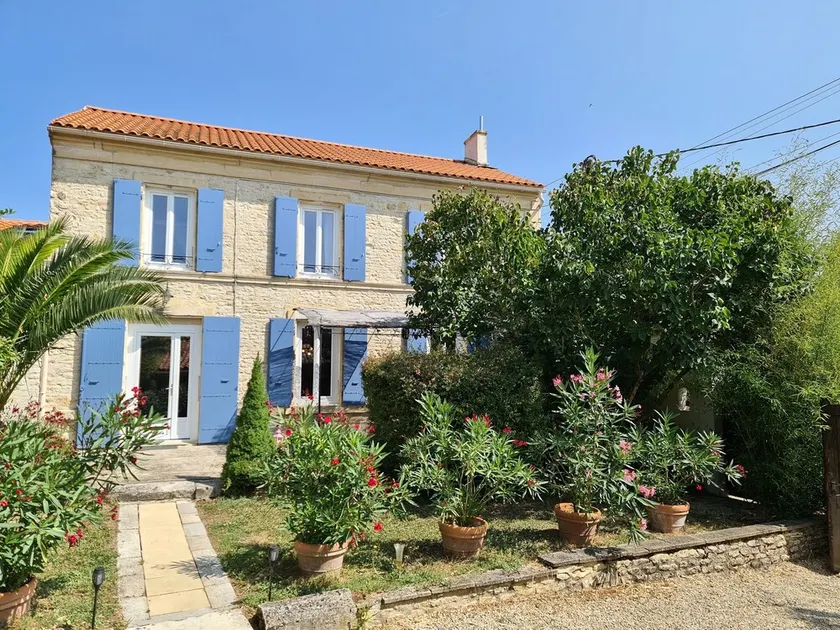 Maison de vacances en pierre avec piscine - Image 1