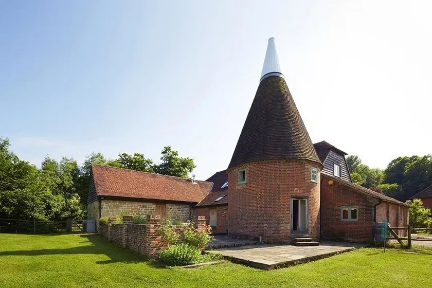 Stunning Renovated Oast House - Image 1