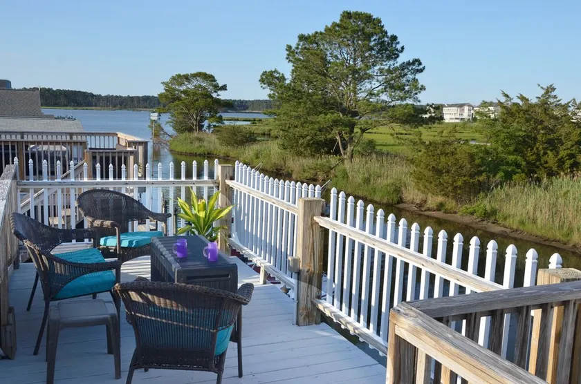 Waterfront, 3 Bedroom Home in Quiet, Canal Community, 10 Mins from Ocean City MD - Image 1