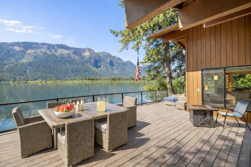 All About The Lake 4 Bedroom Home by NW Comfy Cabins by RedAwning - Image 1