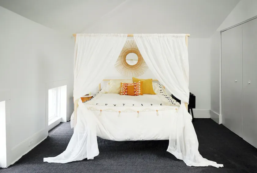 Penthouse in historic brothel, drenched in sunlight! - Image 1