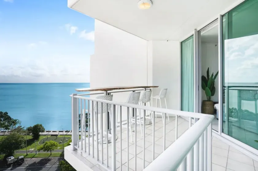 Luxury Waterfront Condo with Stunning Ocean Views in the Heart of Cairns - Image 1