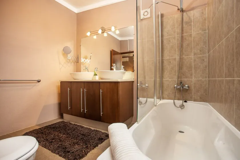 Luxury 3-Bedroom Countryside Villa with Pool, Quelfes - Image 1
