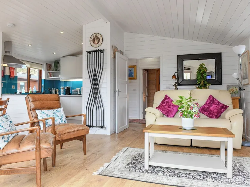 Astbury Falls Luxury Retreats - Image 1