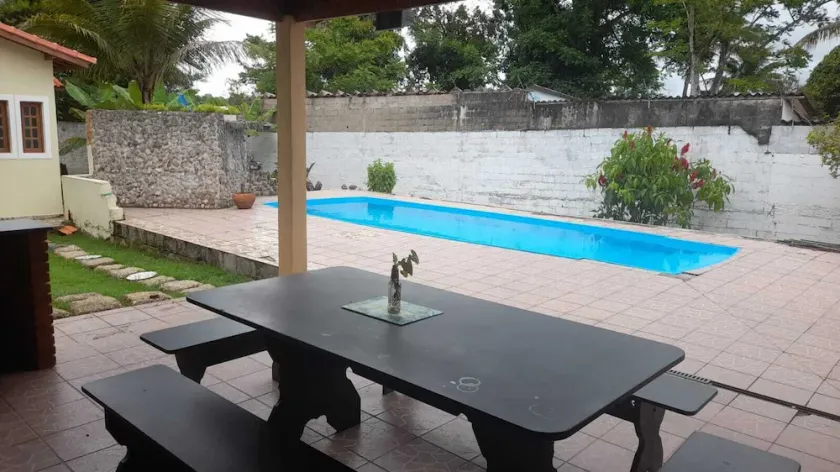 Cozy Beach House with Pool and Wi-Fi - Ideal for Families and Pets - Image 1
