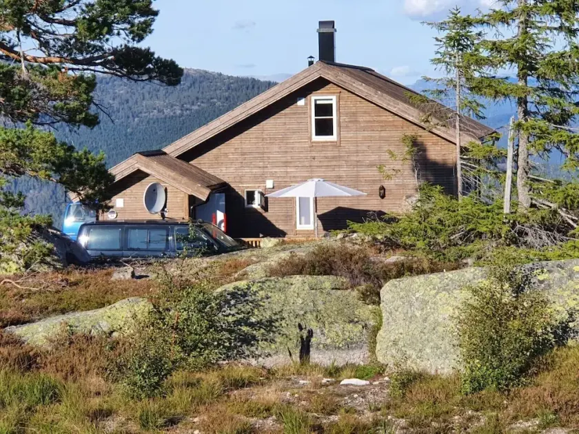Vacation hut with a wonderful view, close to the cross-country ski trail/lift. Dogs welcome. - Image 1