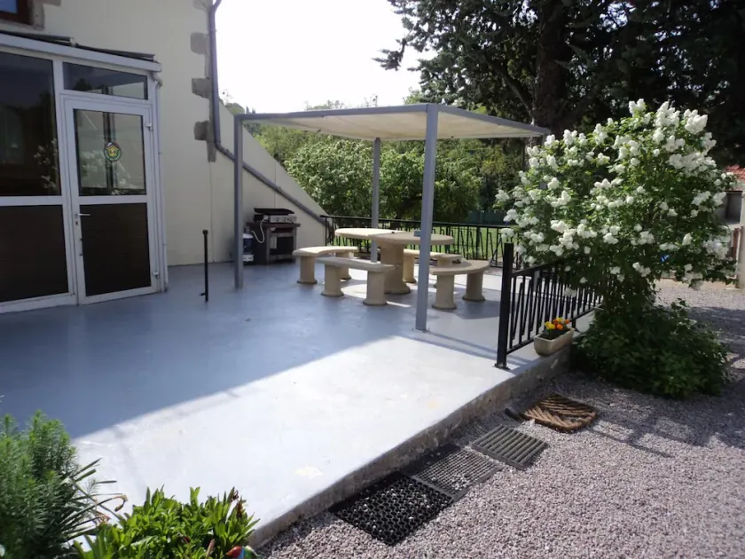 Maison rénovée à Bransat avec spa, WiFi et animaux acceptés - Image 1