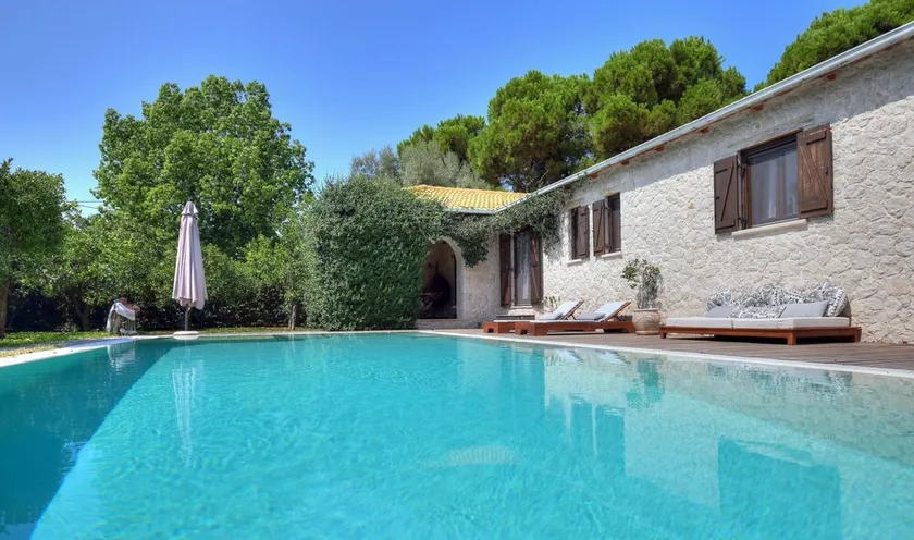 Secluded, luxurius, private, large pool, walk to beach - Image 1
