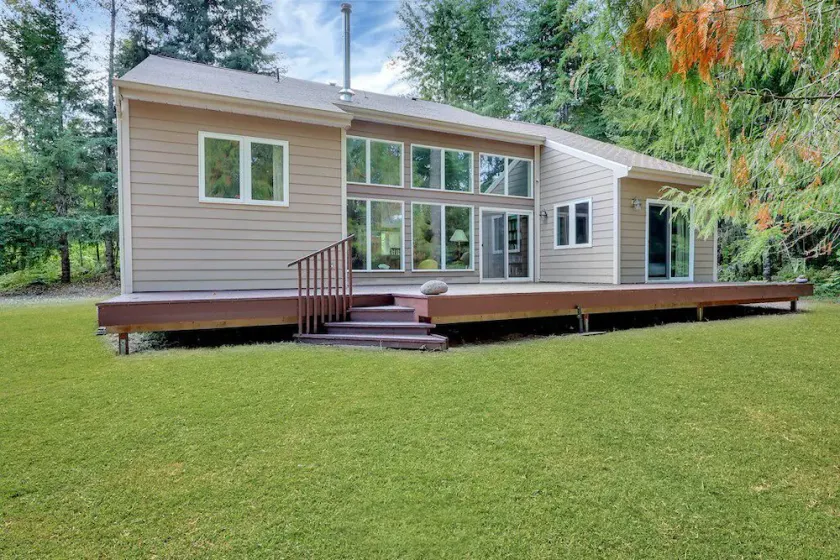 Private 5 Acres on Nisqually River, 2 King Beds, 15 min from Mt. Rainier gate - Image 1