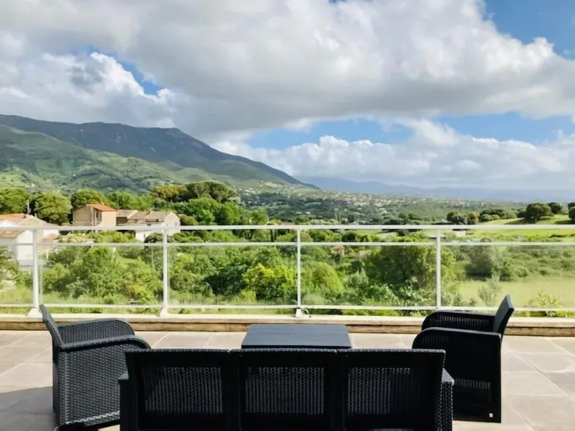 Beautiful apartment on 1st floor of a quiet villa in the countryside, near Ajaccio - Image 1