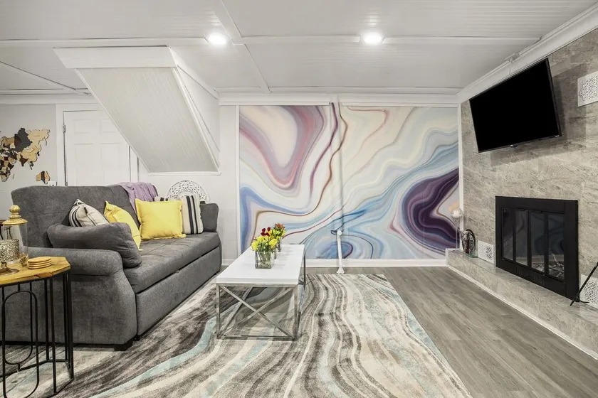 Stylish DU Apt. - Business Traveler - Sleeps 4 - Image 1