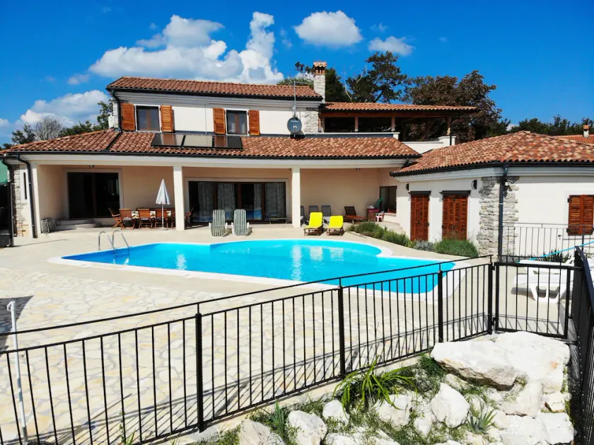 Villa Arton heated swimming-pool - Image 1