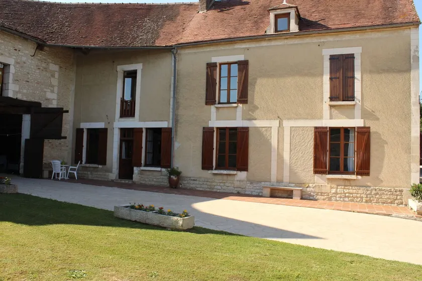 Charming farmhouse with a pool, all on one level, 100 m2, perfect for a weekend getaway 300 € - Image 1