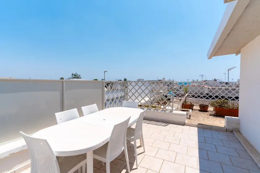 Casa vacanze 'Primo Piano Vista Mare' con terrazza privata e aria condizionata - Image 1