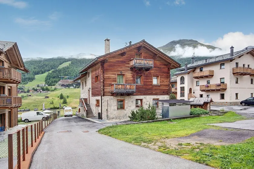 Pet-Friendly Apartment Mele Baitel li Pigna with Mountain View, Garden & Wi-Fi - Image 1