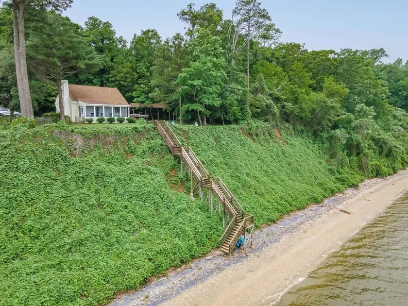Riverfront Cottage w/ Private Beach Near Wmsburg - Image 1