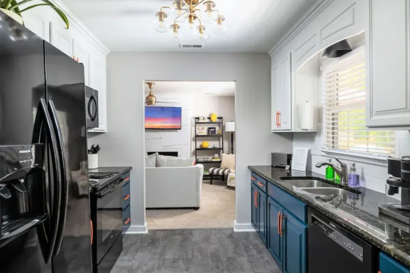 Bright, colorful home near Market & HPU - Image 1
