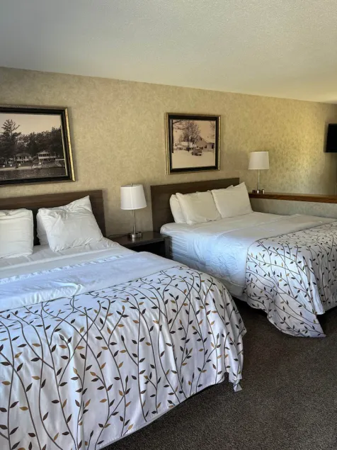 Chanticleer Inn 43 - Image 1