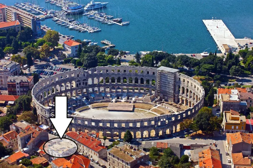 L'appartement est au centre de Pula, juste à côté de l'amphithéâtre, proche de tous les événements! - Image 1