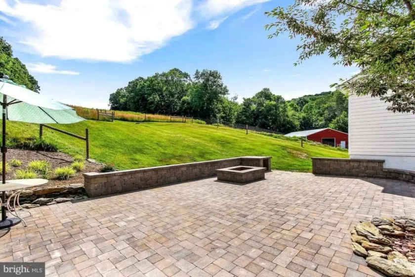 30 Acres, 3 houses, sleeps 30, 2 hot tubs and more - Image 1