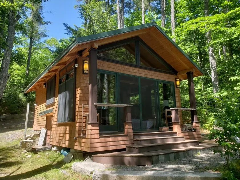 TRICKEY DAM<br><br>ROMANTISK GETAWAY<br><br>Gør dig klar til løvsæson!<br><br><br> - Image 1