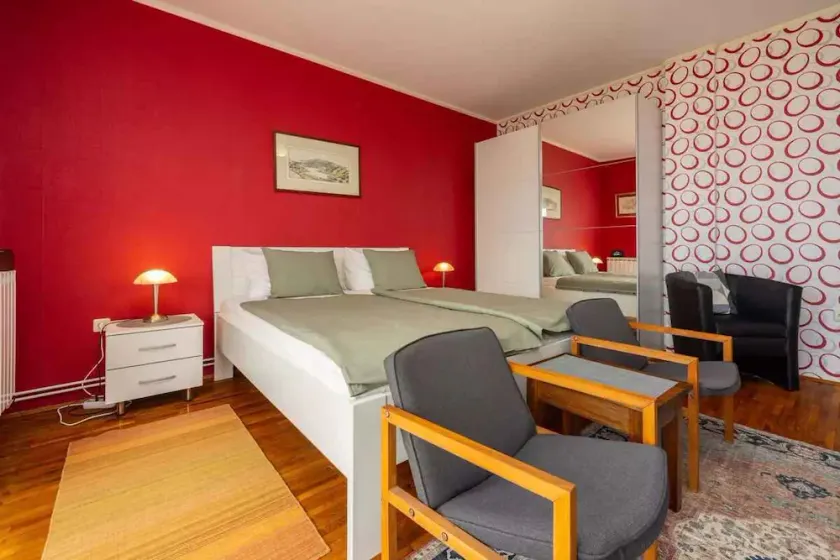 Holiday apartment with parking - Image 1