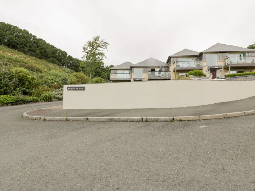 THE BOLT HOLE, pet friendly, luxury holiday cottage in Downderry - Image 1