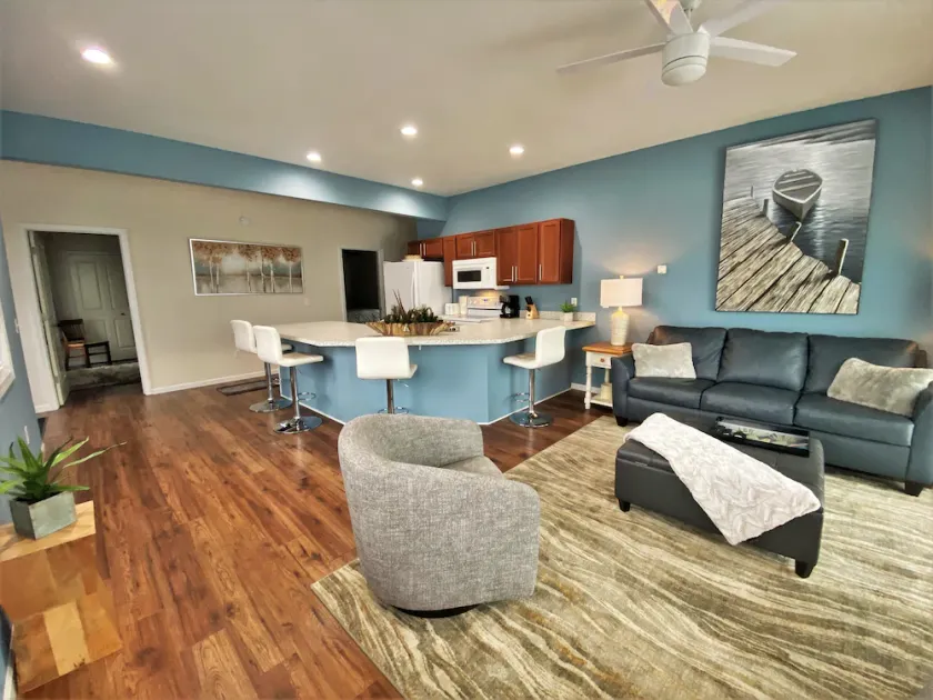 Islands View Condo- Waterfront - Image 1
