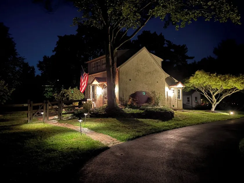 Bucks County Rustic Farmhouse Private Suite - Image 1