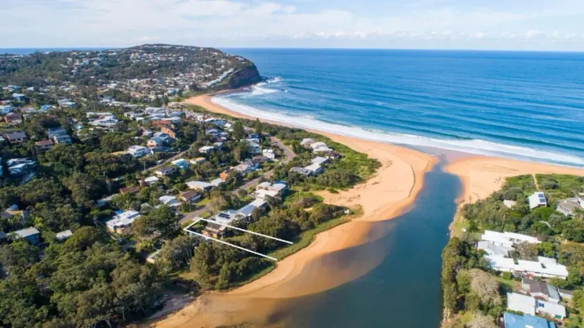 Unique Ocean and Lakefront Beach House - Image 1