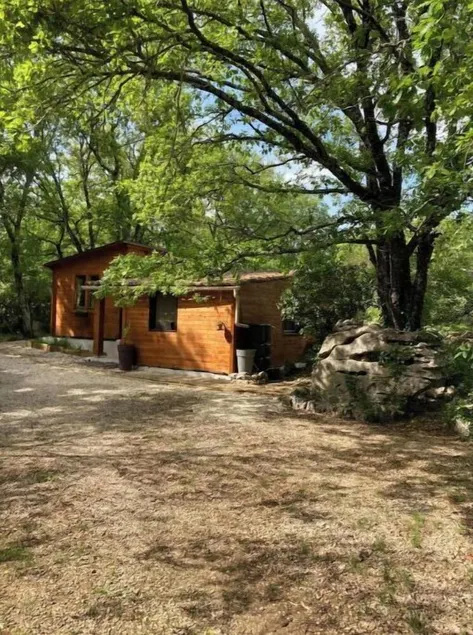 Chalet du petit bois, quiet location, river nearby, town center five minutes away. - Image 1