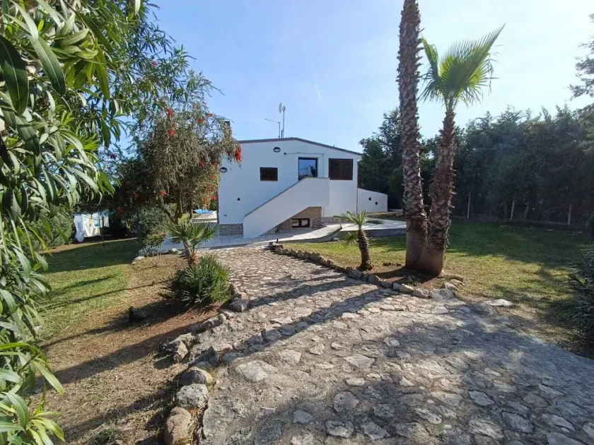 Private Alghero Villa with Pool, 2500m² Garden & Free WiFi - Image 1