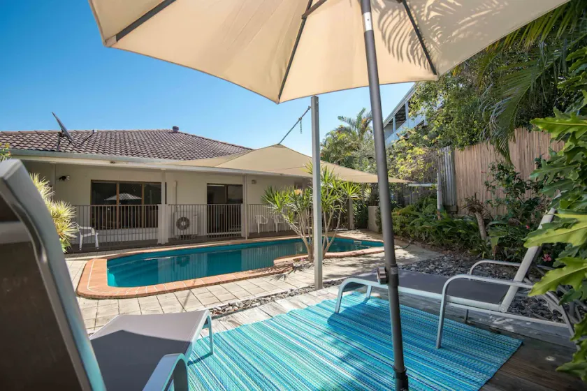 Sunrise Holiday Home - Space, Style, Comfort & Heated Pool - Image 1