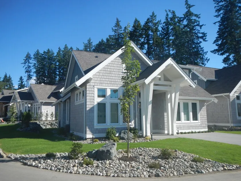 Beach House at Qualicum Resort | En Suite, Semi En Suite, Pool & Hot Tub! - Image 1