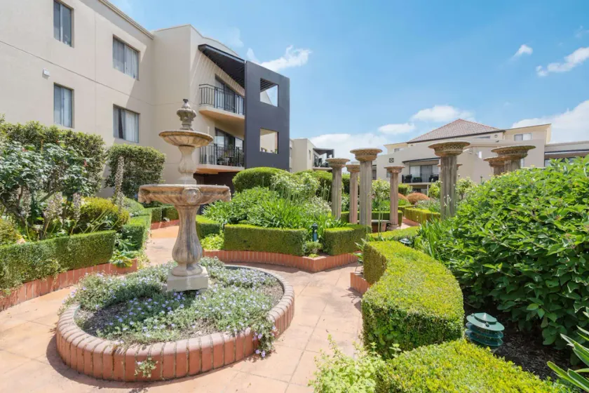 Sleek 2-Bed Apartment in Vibrant Kingston - Image 1