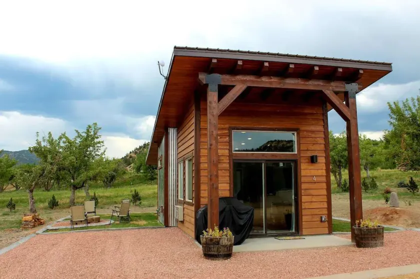 Tiny House at Apple Hollow Between Zion and Bryce - Image 1