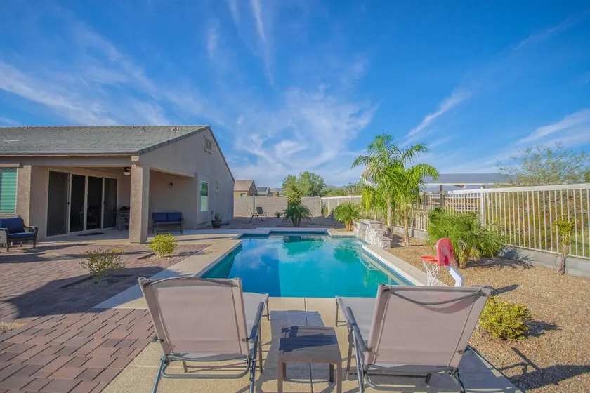 Like New Home Private pool ,New furnishings, 20 mins to State Farm stadium - Image 1