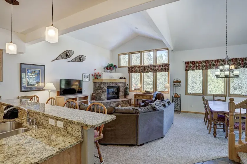 ⭐️ Townhome On Bus Route, NordicTrails HeatedGarage, Close to Slopes EV Charger - Image 1