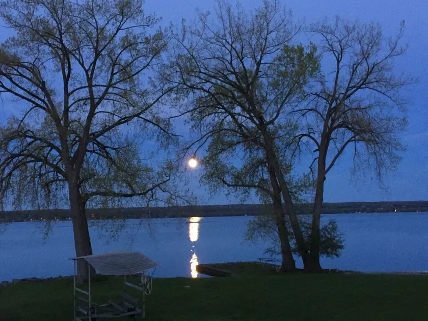 Cozy Dog-friendly Lakefront Vacation Getaway on Cayuga Lake - Image 1