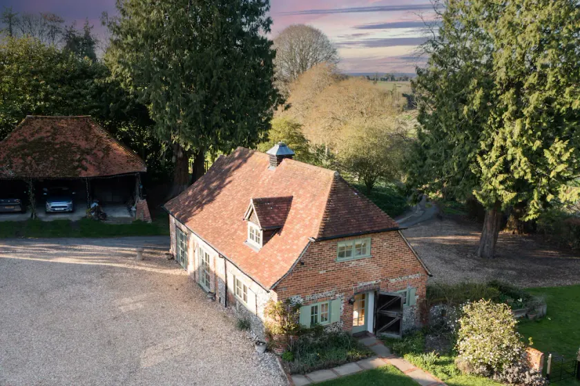Secluded,  warm & cosy cottage - rural but  10 mins easy walk of shop/pubs. - Image 1