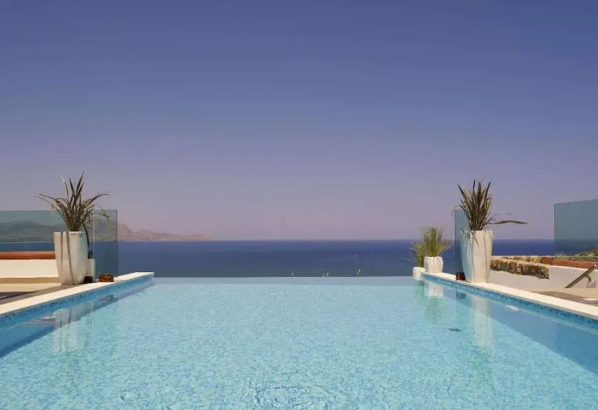 Villa Eos de luxe avec piscine privée à débordement chauffée - Image 1